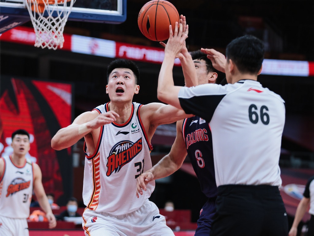 作为广州龙狮队的重要内线球员，李炎哲一直