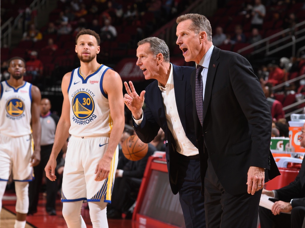 5月5日8:30央视网独家直播NBA季后赛巅峰对决:勇士对阵火箭抢七大战 除了球星的对决,两队教练组的战术安排同样