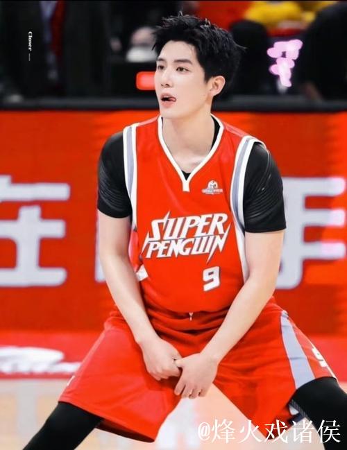 王安宇太厉害了,滑着滑着就滑成专业选手了哈哈哈 王安宇太厉害了,滑着滑着就滑成专业选手了哈哈哈